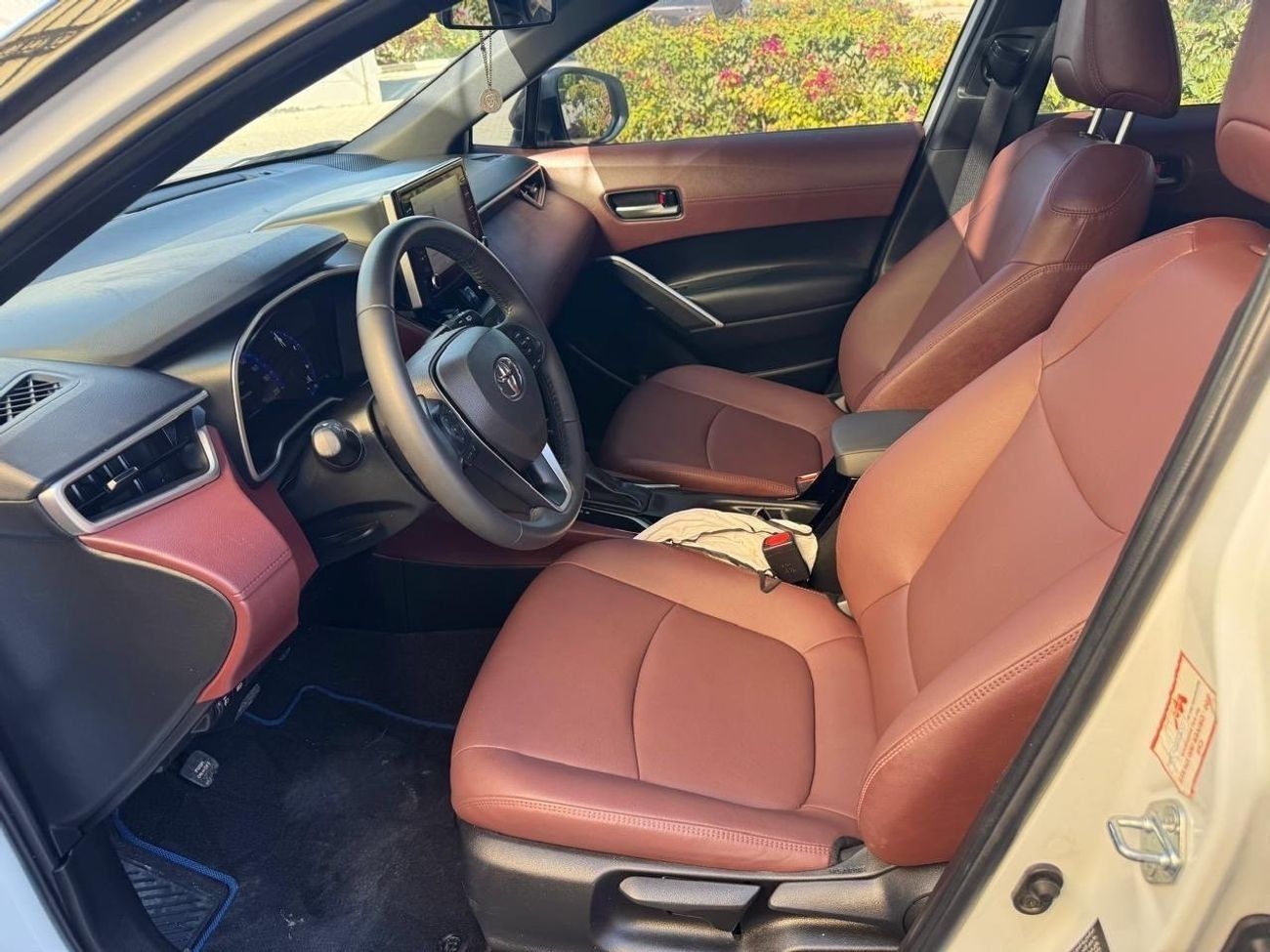 تويوتا كورولا كروس Top OF Range Corolla Cross 1.8L 2023 GCC (Hybrid) FULL OPTION