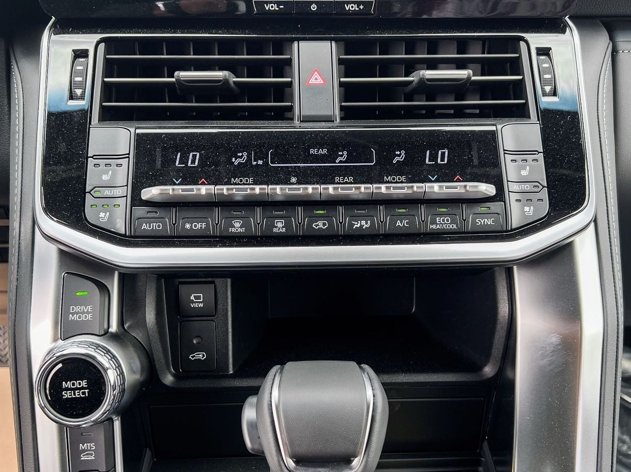 تويوتا لاند كروزر EXPORT ONLY - Toyota LC300 3.5L VXR (GCC Specification)