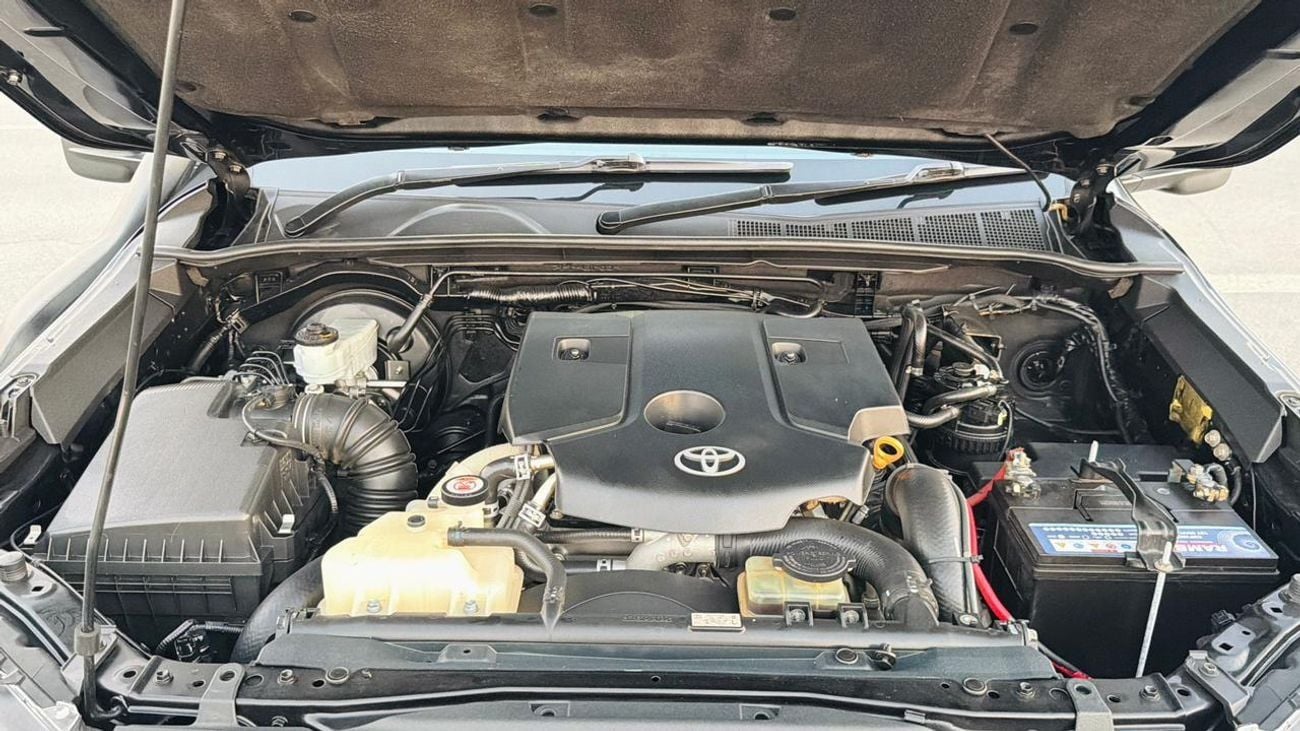 Toyota Hilux HEAVY OFF ROAD MODIFIED | BULL BAR WITH FOCUSED LIGHTS | DOUBLE CABIN | POWER SEATS | AUTO | 2020