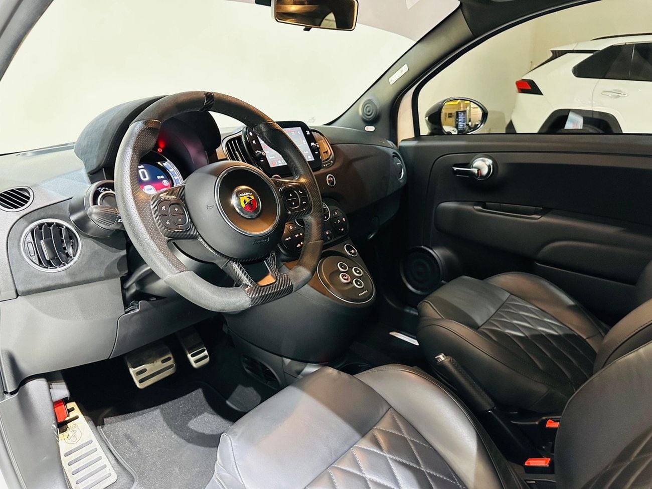 أبارث 695 Turismo