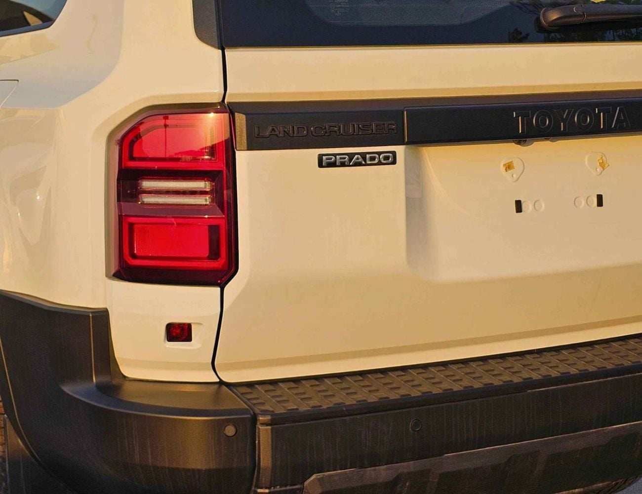 Toyota Prado TXR TOYOTA PRADO URBAN ROUND LIGHTS FABRIC SEATS SMALL DVD BASIC E OM PETROL AT 2.4L V4 4WD (CODE # P24U