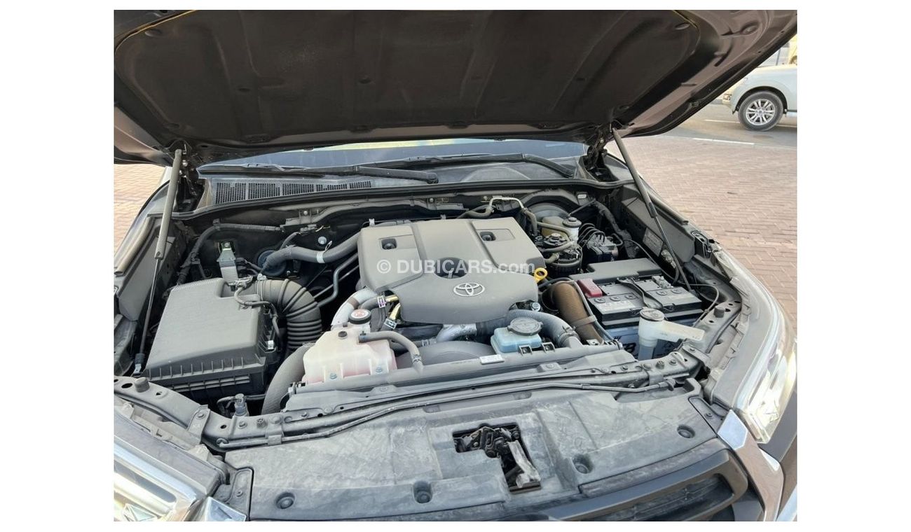 Toyota Hilux S GLX Double Cab 2.8L 4-Cyl Diesel (Full-Option)