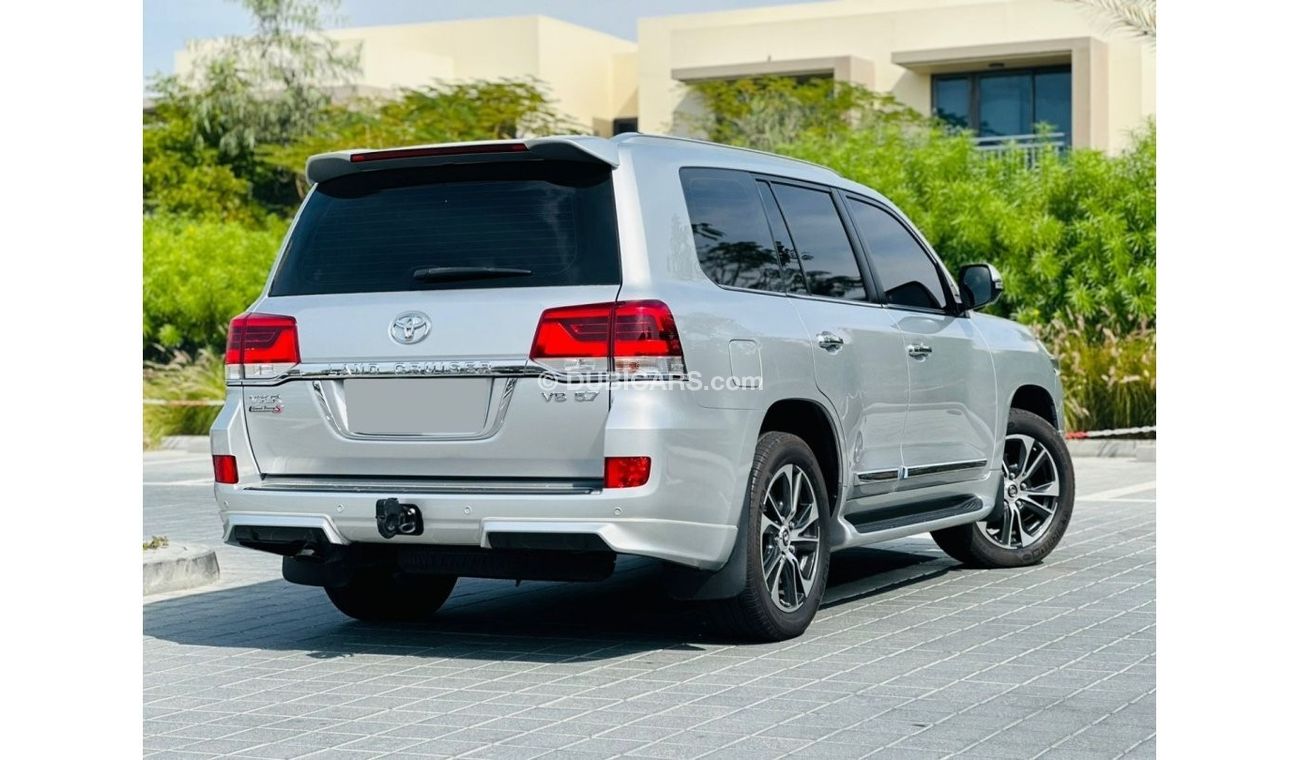 تويوتا لاند كروزر VXR