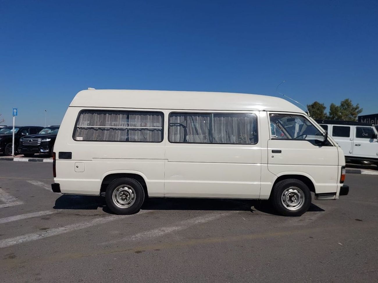 تويوتا هاياس TOYOTA HIACE VAN RHD 1986 MODEL 2.4 L DIESEL MANUAL(PM03751)