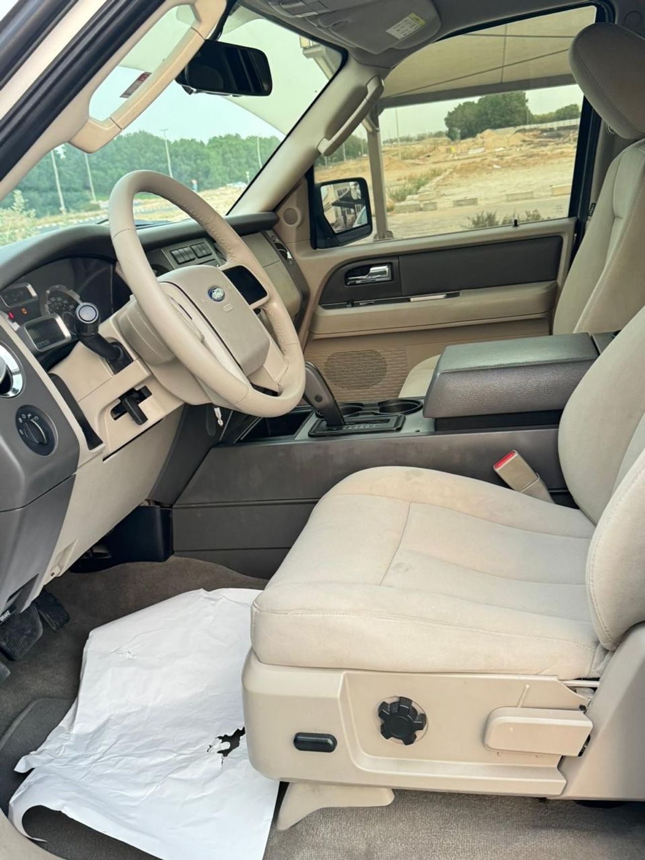 Ford Expedition XLT In excellent condition and requires no expenses
