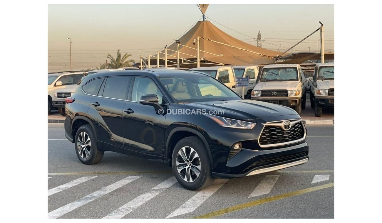 Toyota Highlander 2021 TOYOTA HIGHLANDER XLE 3.5L V6 AWD /