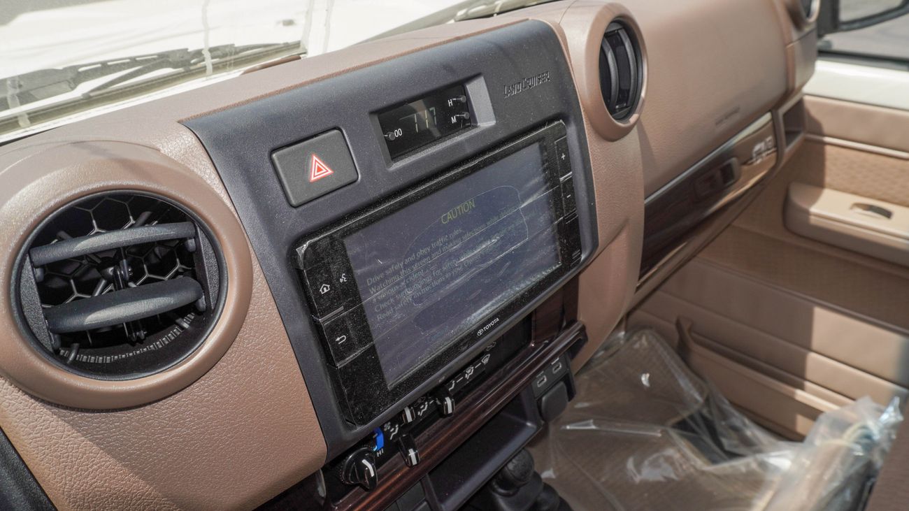 تويوتا لاند كروزر 70 LX 4.0 L V6