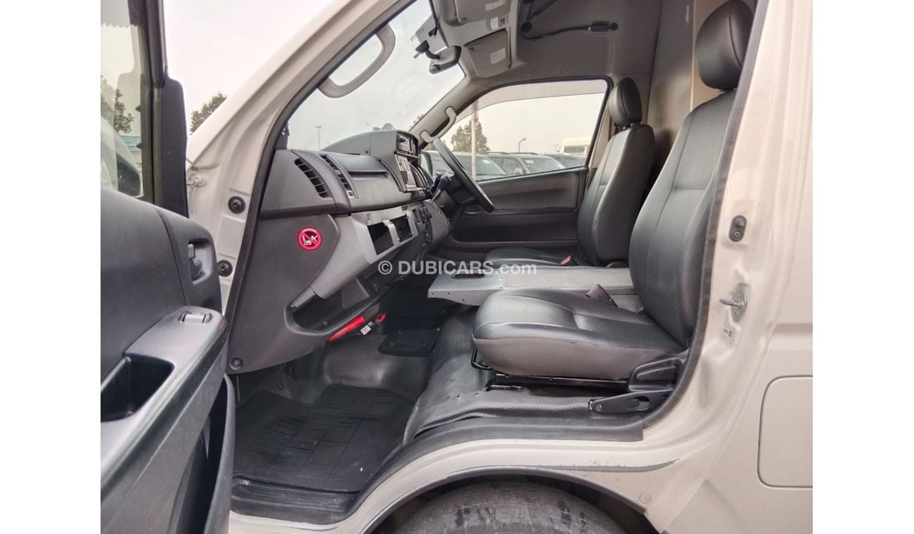 تويوتا هاياس TOYOTA HIACE VAN (AMBULANCE) RIGHT HAND DRIVE(PM53467)