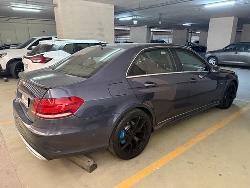 مرسيدس بنز E 350 سبورتس مرسيدس بنز الفئة E - سيارة سيدان ألمانية فاخرة. استمتع بتجربة هندسة ألمانية فائقة، وراحة استثنائية، 