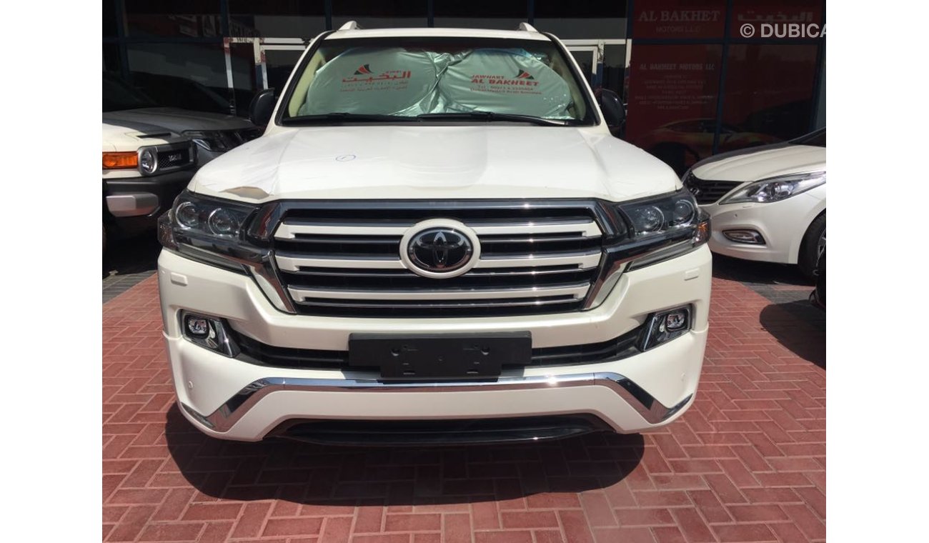 Toyota Land Cruiser GXR V8 WHITE EDITION