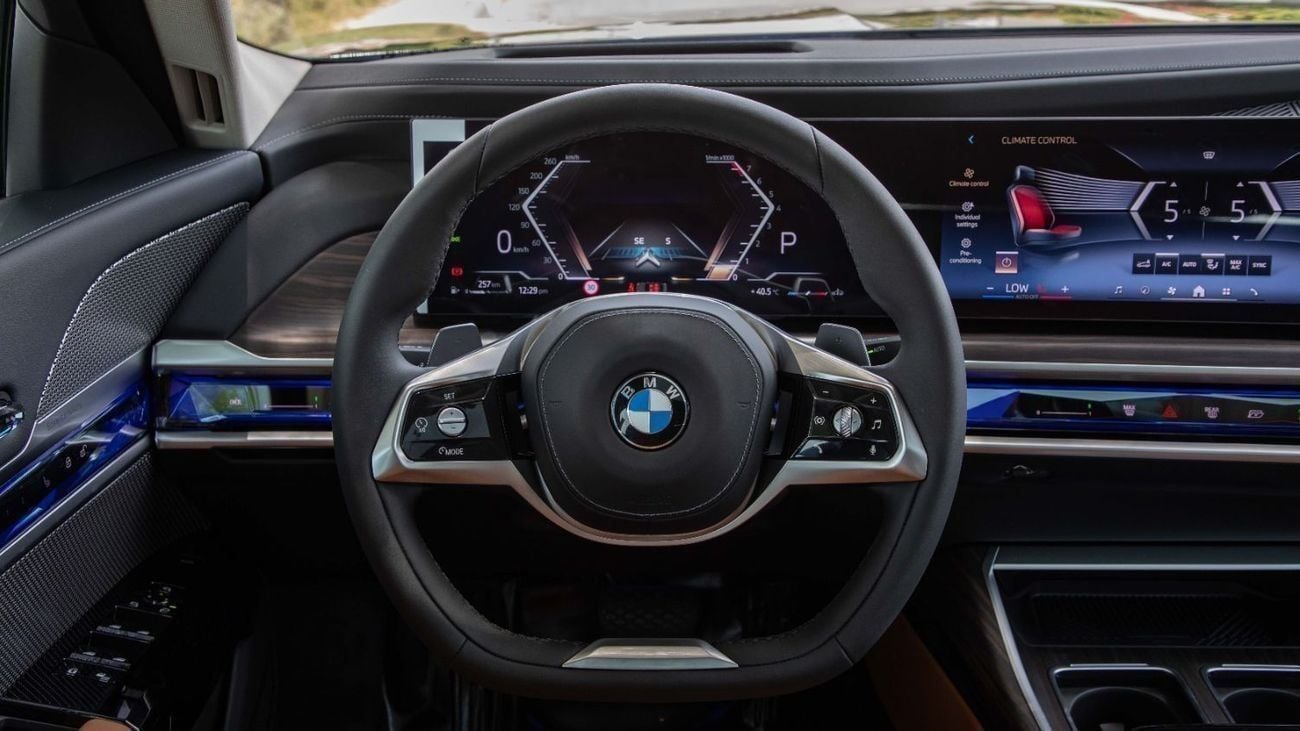 BMW 735i BUSINESS EXCELLENCE | GCC Specs | 2026 | 3 Years Warranty & Contract Service | For Local Registratio