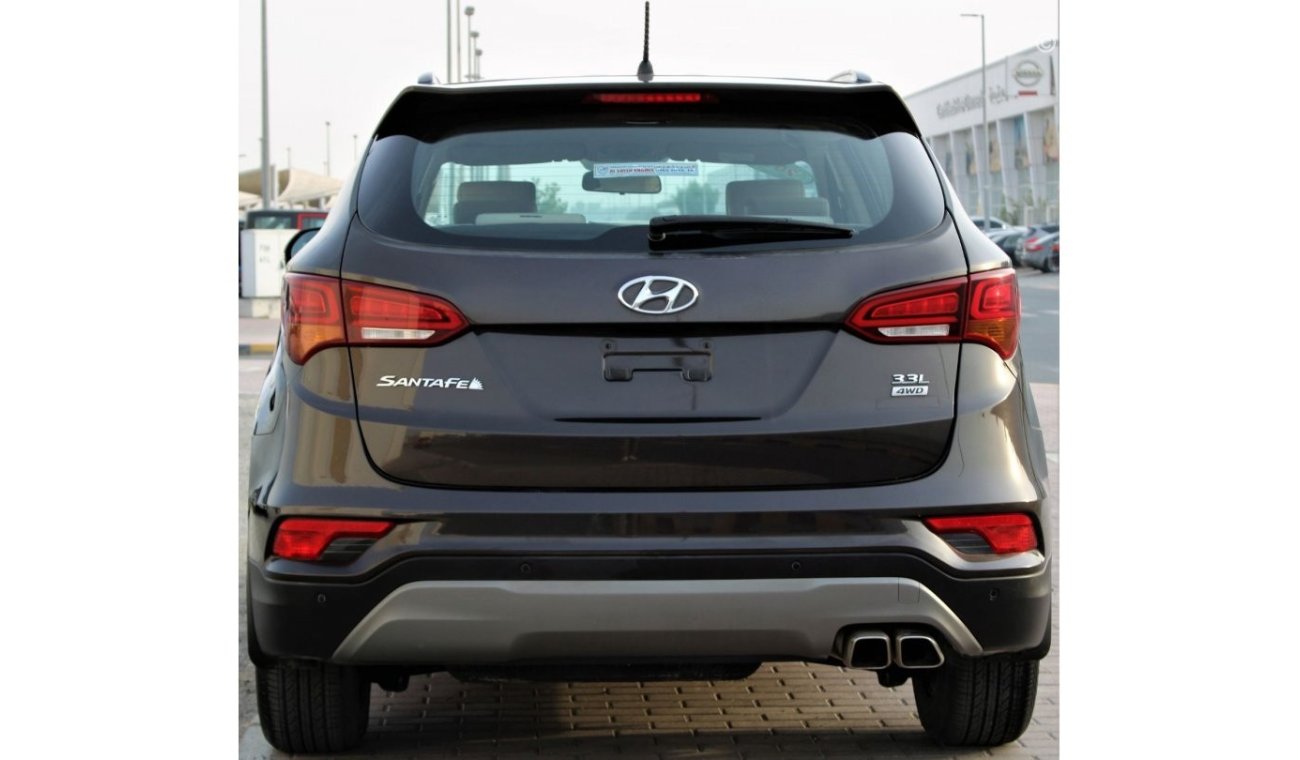 Hyundai Santa Fe Hyundai Santa Fe 2018 GCC 6 cylinder in excellent condition without accidents, very clean from insid