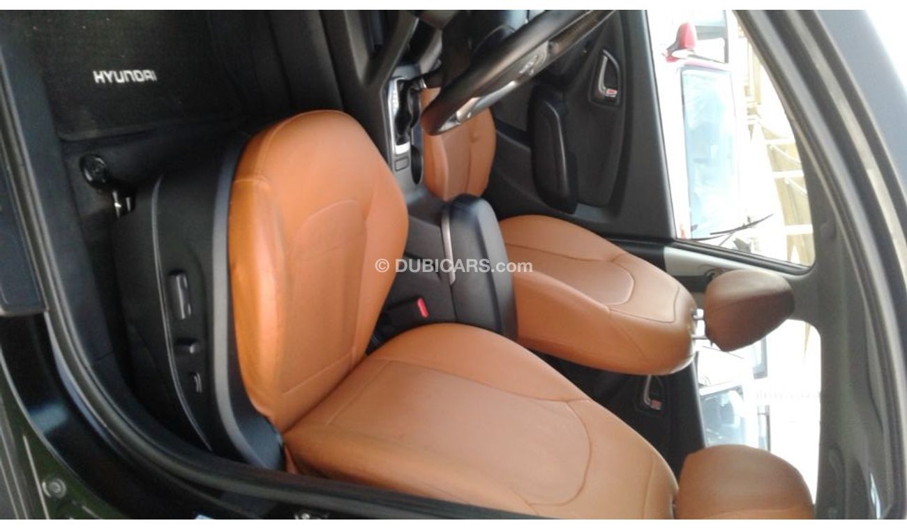 Hyundai Tucson HYUNDAI TUCSON 2015 BLACK NO PIANT NO ACCIDENT KHALIGE FULL OPTION NUMBER 1
