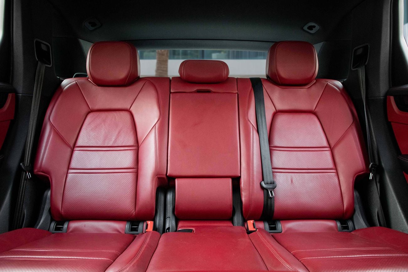Porsche Cayenne Standard Cayenne Standard | 4,700 P.M | 0% Downpayment | All Original Paint!