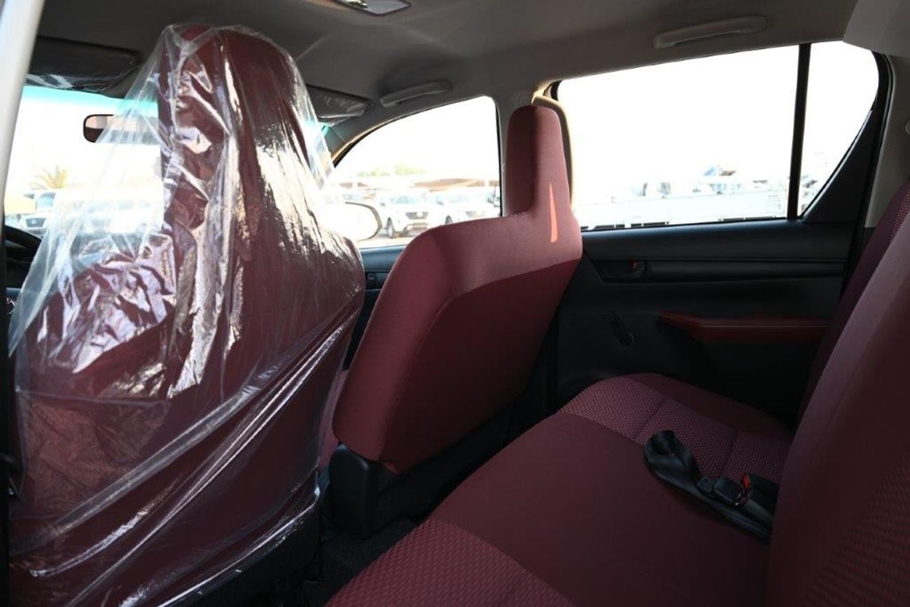 تويوتا هيلوكس كابينة مزدوجة 2.4 لتر ديزل بناقل حركة مانويل الأساسي