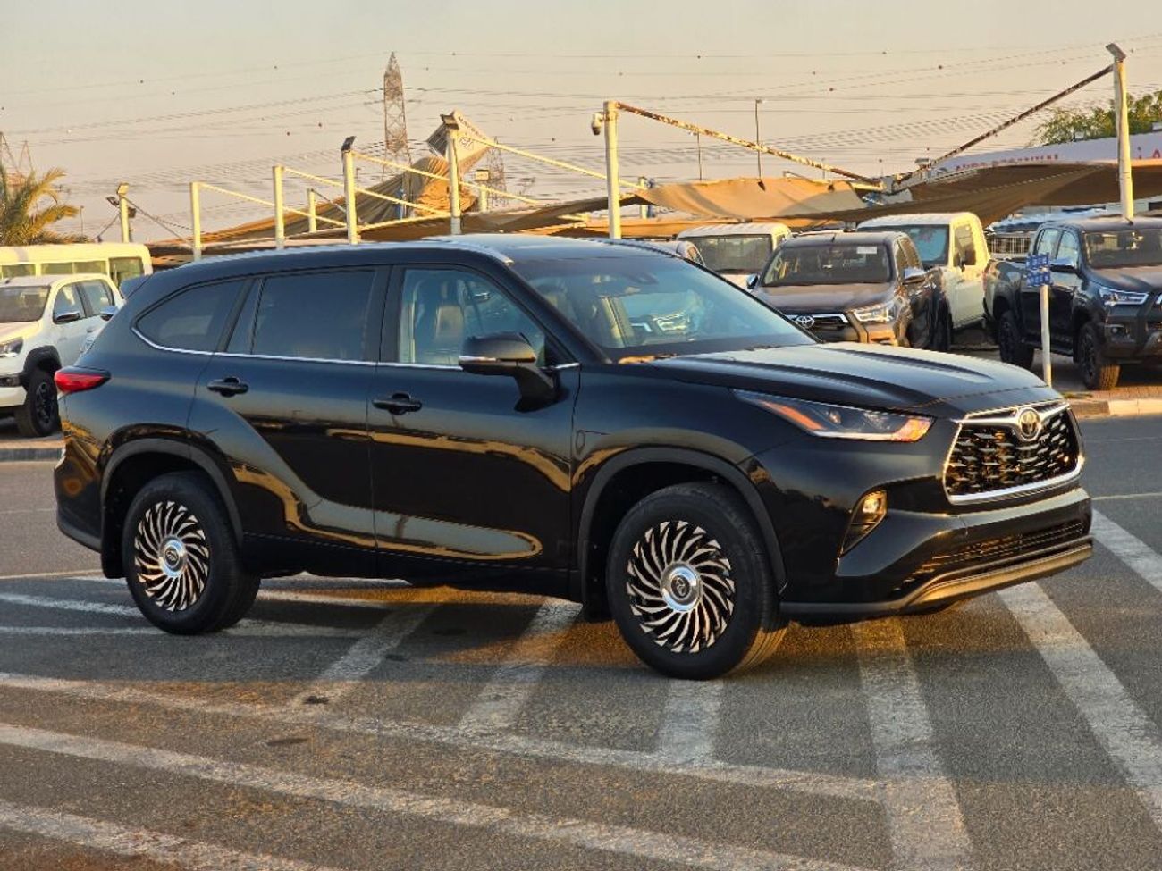 Toyota Highlander 2023 Model 2.4cc engine Sunroof, 4x4 and 7 seater