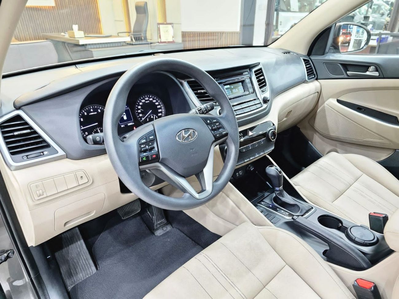 Hyundai Tucson SE LOW MILEAGE SINGLE OWNER UNDER WARRANTY