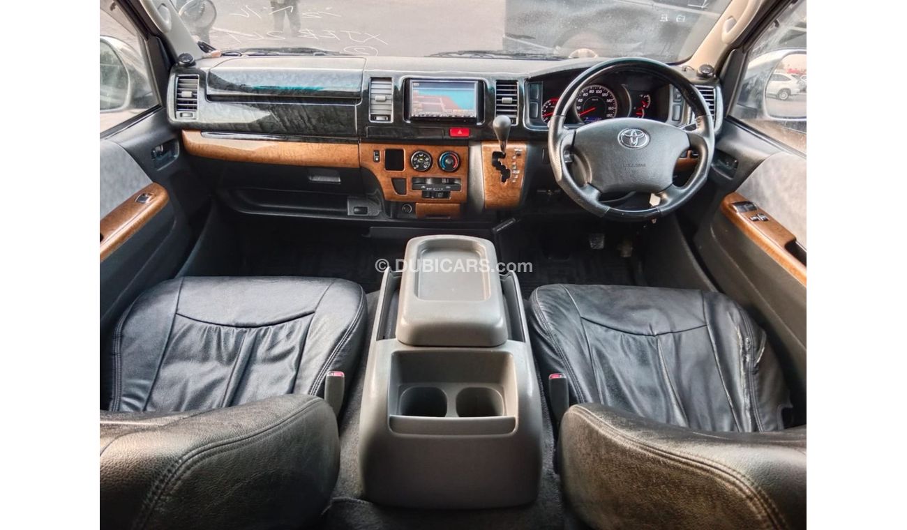 Toyota Hiace TOYOTA HIACE VAN RIGHT HAND DRIVE (PM1617)