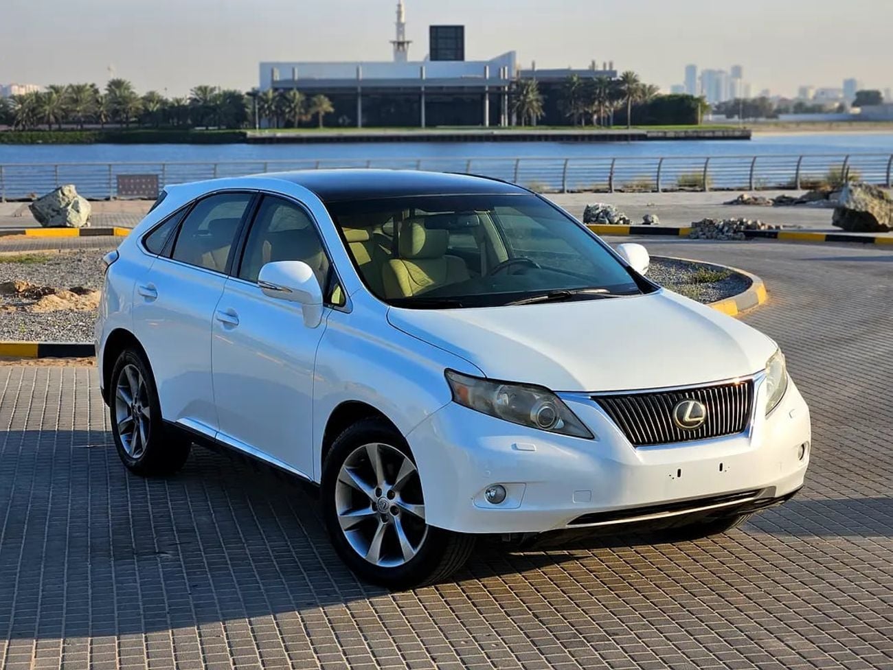 لكزس RX 350 RX GCC Premium Full Option Top With Panoramic Roof Immaculate Condition Inside Out