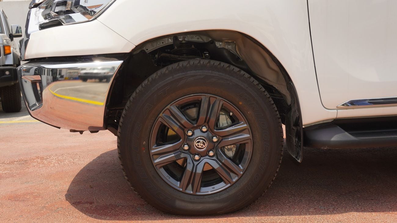 تويوتا هيلوكس SR5  2.7L  4WD A/T