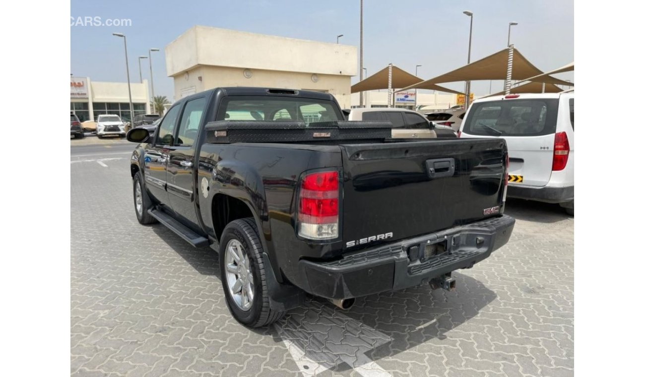 GMC Sierra Gulf Full Option in excellent condition