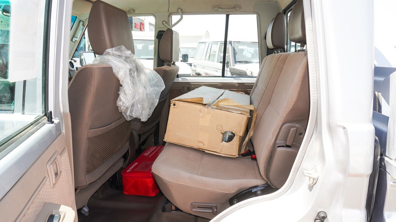 Toyota Land Cruiser Pick Up LX 4.0L V6 Double Cabin M/T
