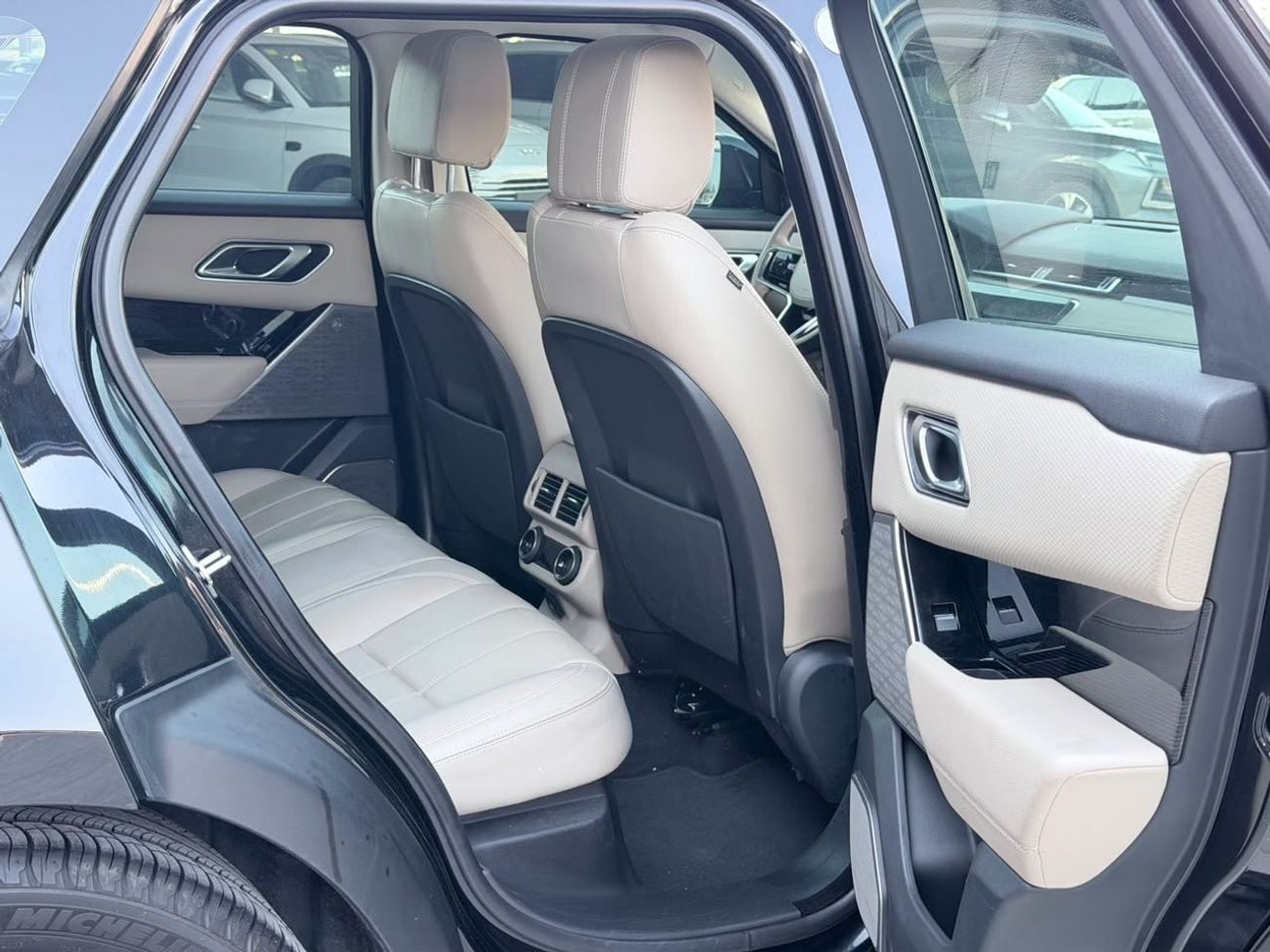 Land Rover Range Rover Velar R-DYNAMIC SE