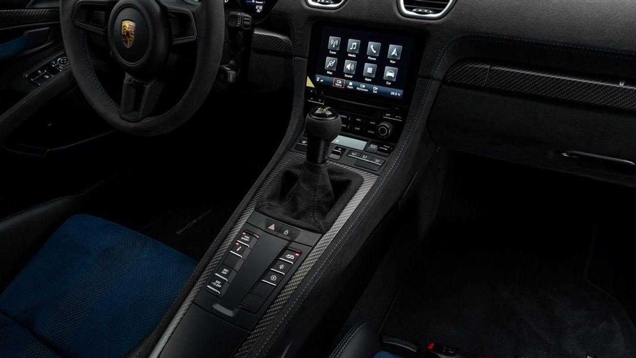 بورش كايمان GT4 RS Weissach - 2022 - GCC Specs - Under Warranty