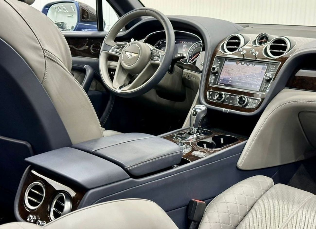 Bentley Bentayga 2017 Bentley Bentayga W12, Carbon Pack, Service History, Warranty, GCC