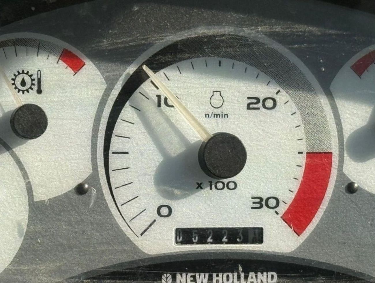 New Holland B90B Gcc space