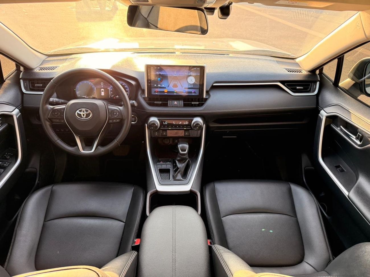 Toyota RAV4 2.0 L Full Option 360 camera, leather seat Push start, push start 2023 Japan car