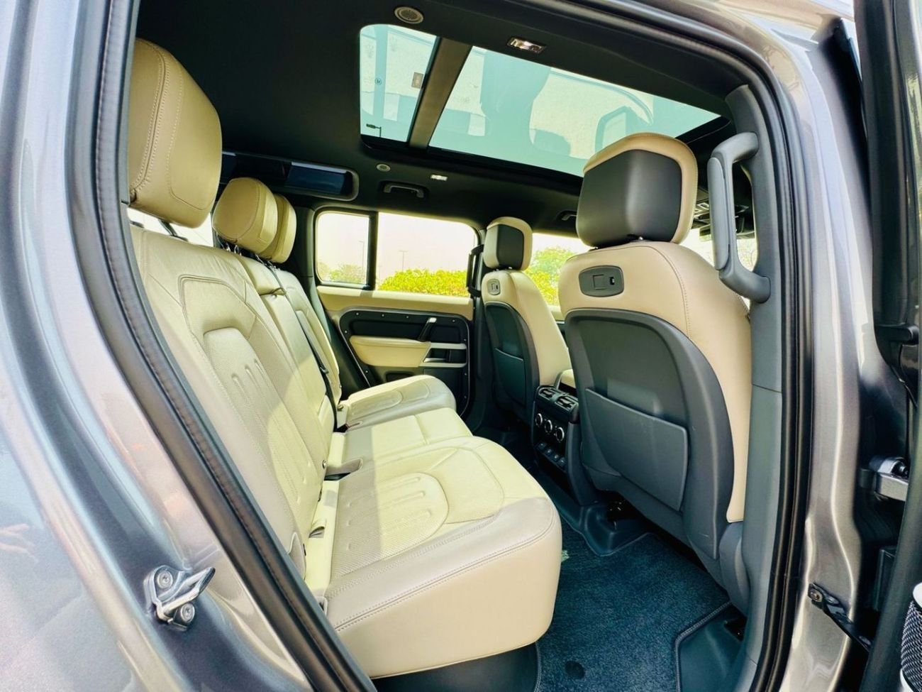 Land Rover Defender P400 110 HSE 3.0L (5 Seater) | LAND ROVER DEFENDER | P400 110 HSE  3.0L | GCC SPECS | YEAR 2021 |