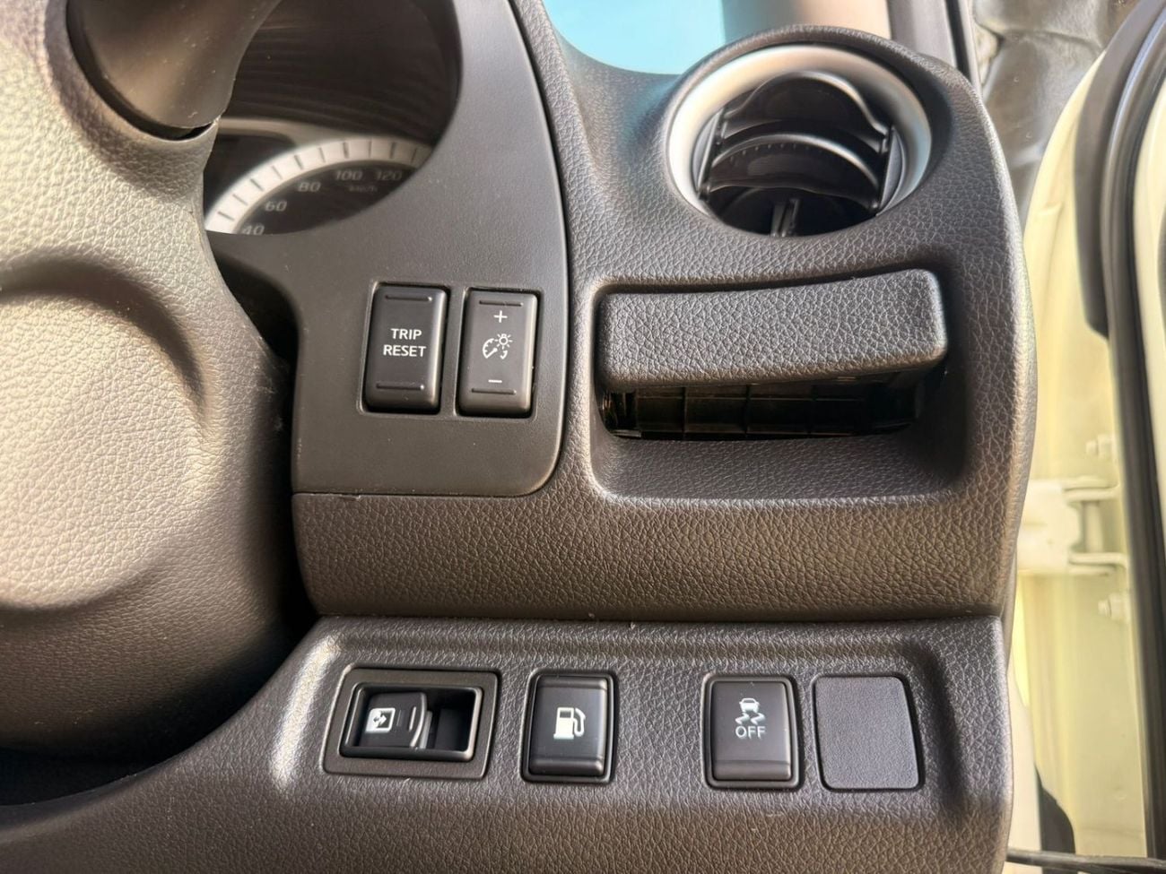 نيسان نافارا -