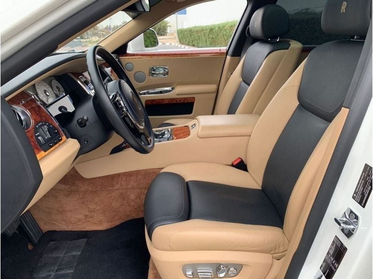 Rolls Royce Ghost SWB EWB 6.6L GCC SPEC NEAT AND CLEAN