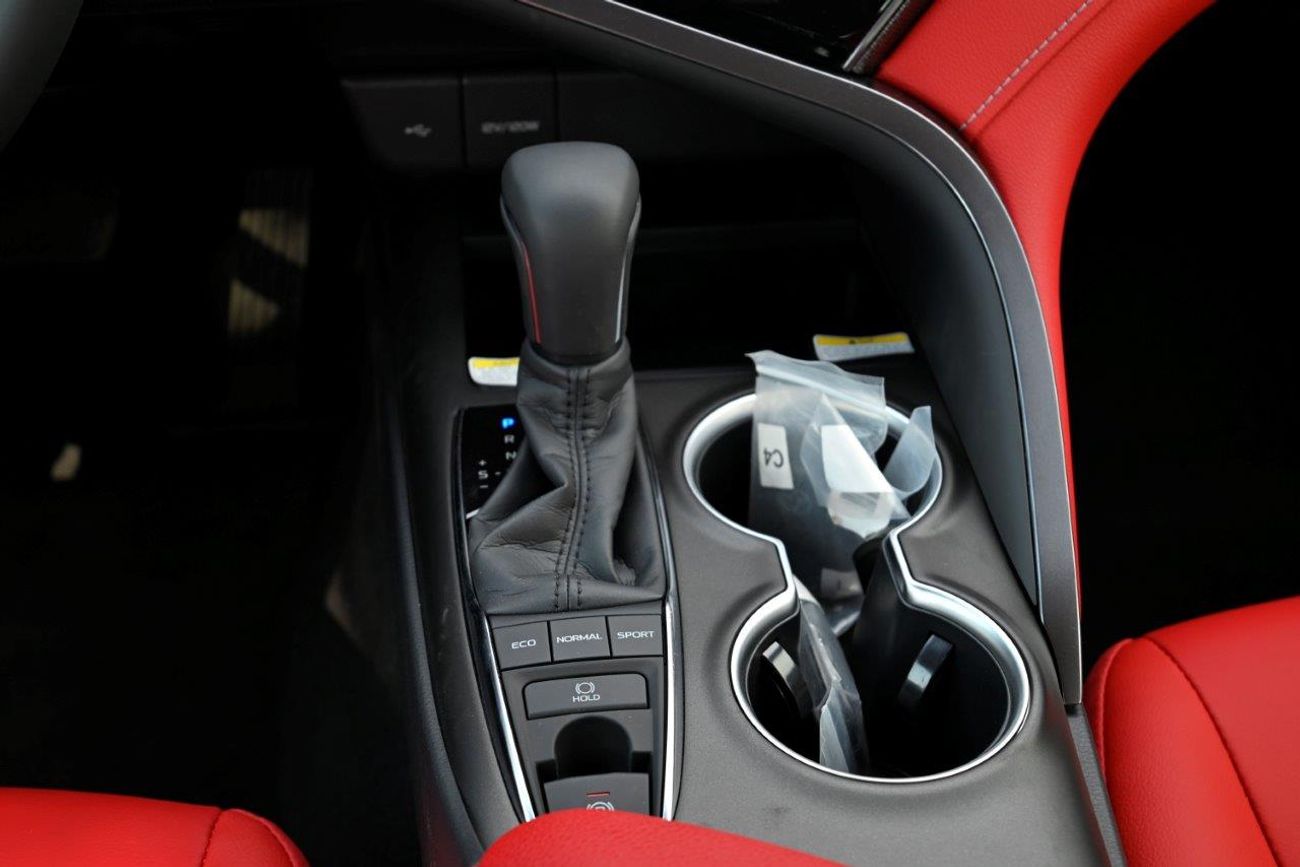 Toyota Camry SE Petrol