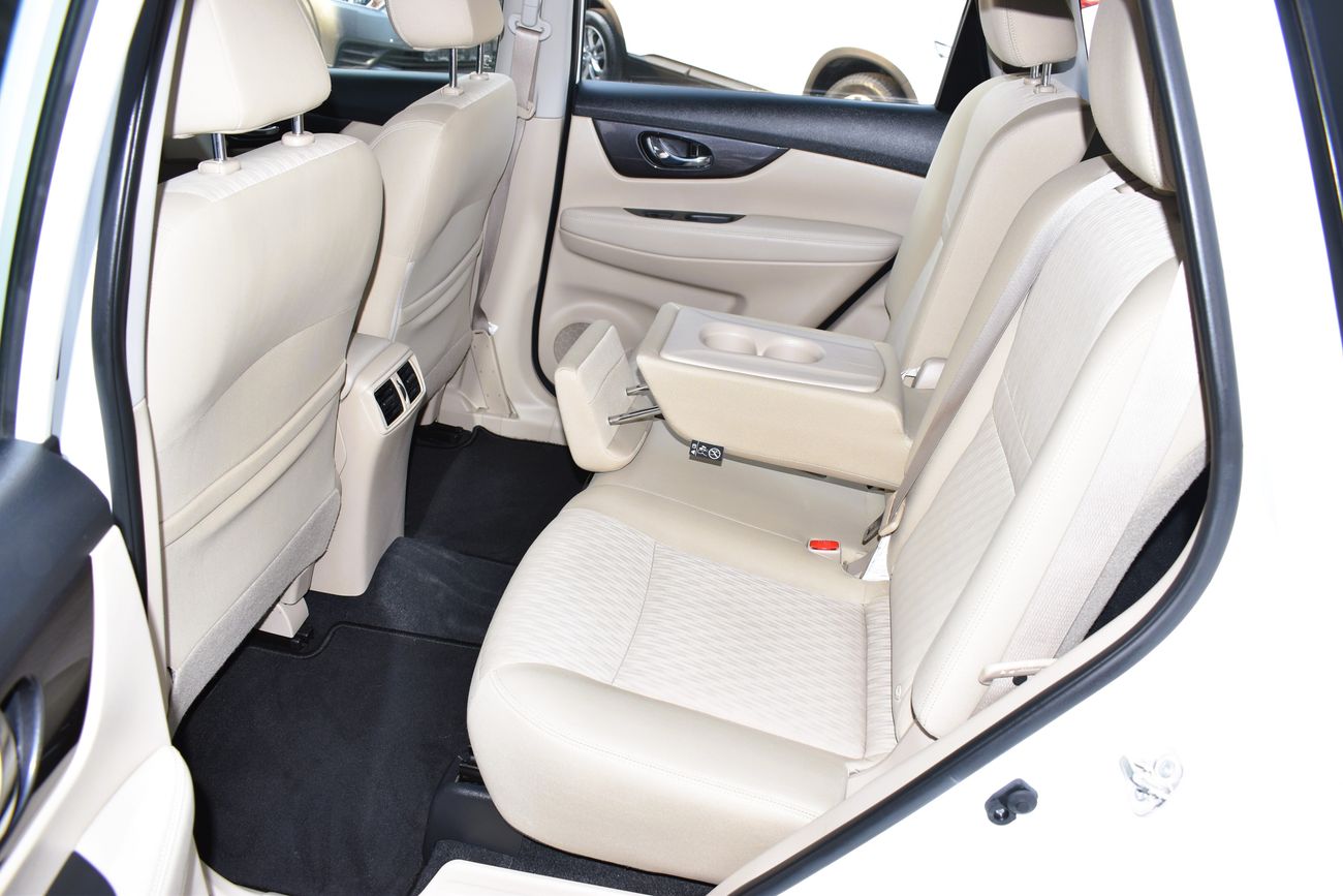 Nissan XTrail AED 1199 PM S 2WD 2.5 AT GCC DEALER WARRANTY