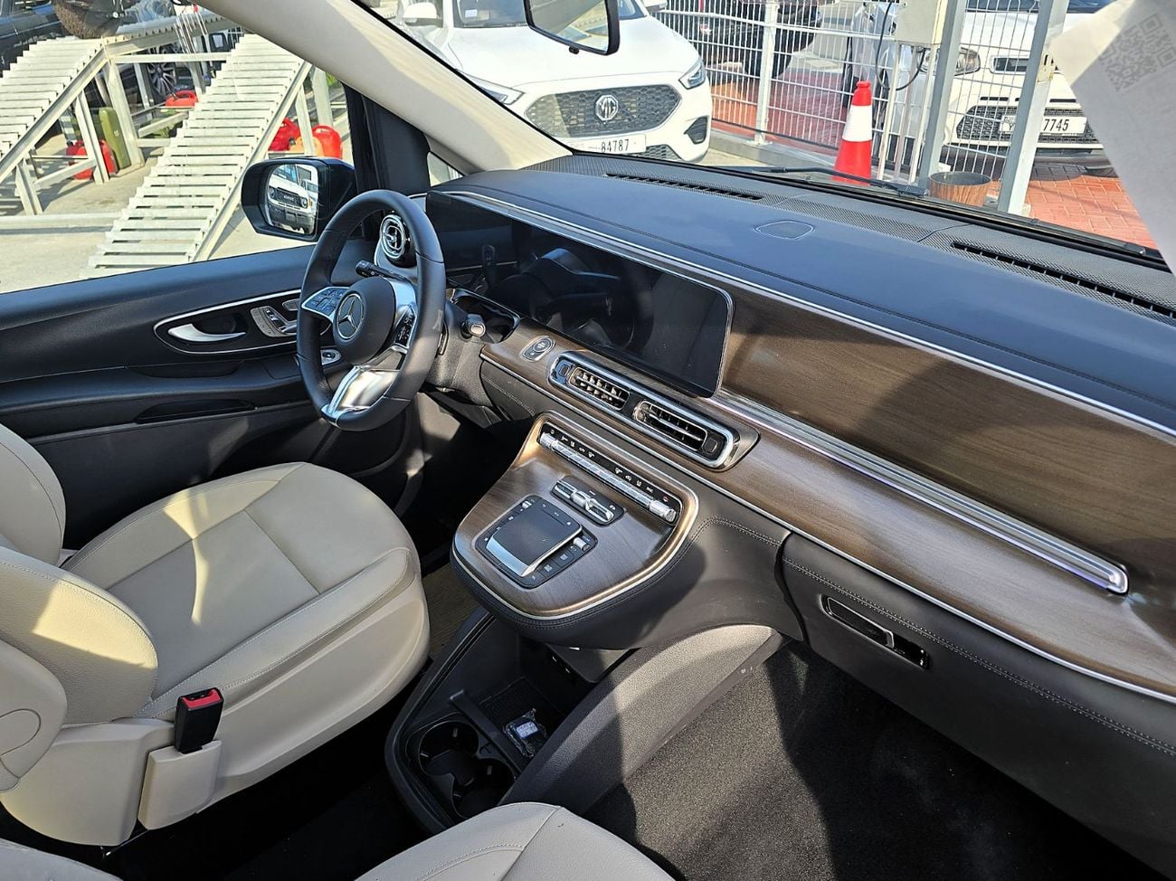 مرسيدس بنز فيتو Mercedes-Benz Vition o Bussines Edit 2.0l 9 Seats black color 2025 model