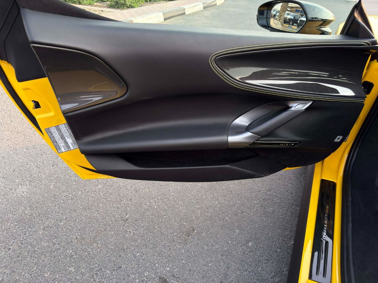 فيراري SF90 سبيدر GCC SPEC NEAT AND CLEAN UNDER WARRAANTY