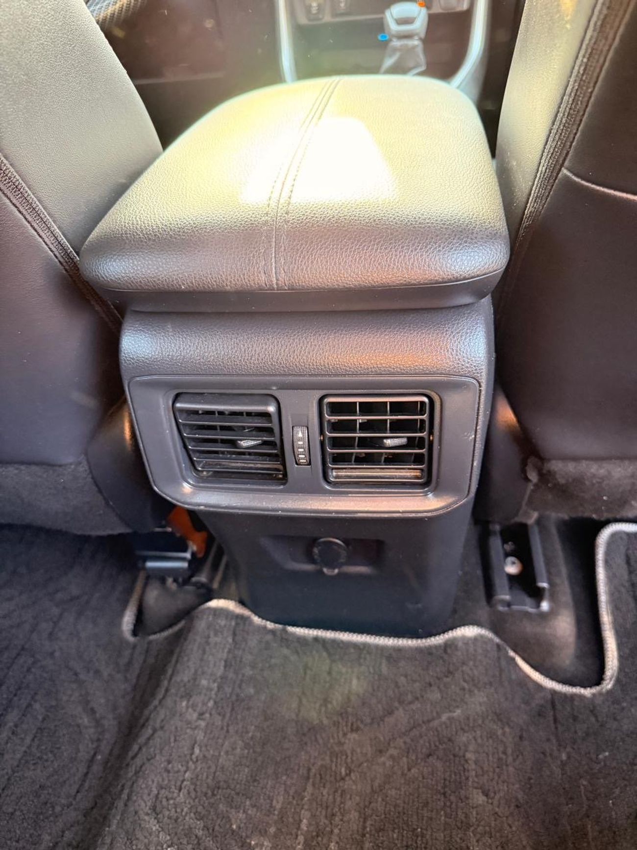 تويوتا راف ٤ Full Option 2.0L Japan push start, leather seats