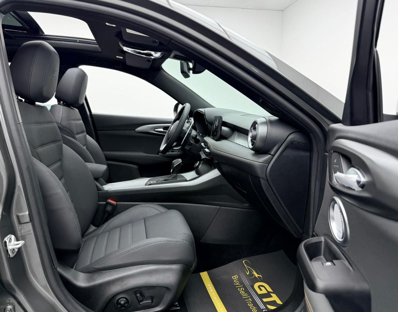ألفا روميو تونالي 2025 Alfa Romeo Tonale Veloce, 5 Years Alfa Warranty + Service Pack, Delivery Kms, Fully Loaded, GCC