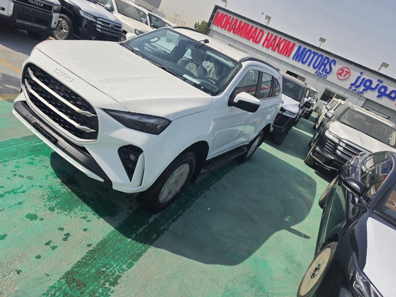 Isuzu MU X Isuzu MU-X 3.0 4JJ3 2026 – 4×4 | Diesel | 6AT | White / Grey