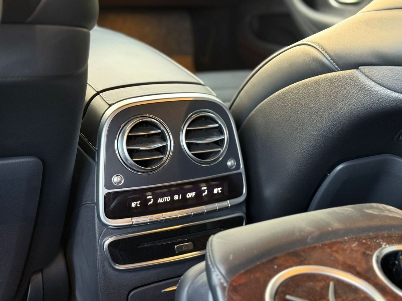 Mercedes-Benz S 560 Std 4.0L (463 HP)