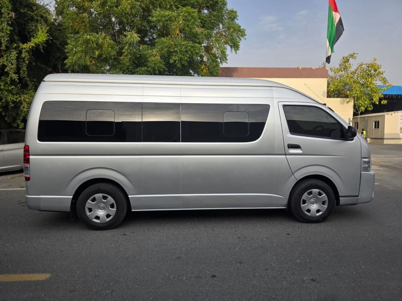 Toyota Hiace 2016 | 2.7L PETROL | AT | RHD | 14 SEATERS | GOOD CONDITION