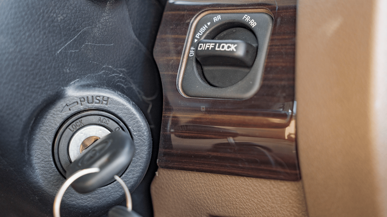 تويوتا لاند كروزر بيك آب ECTCGA002 – 2025 Toyota LC79 Single Cab Pick Up - 2.8L Diesel Auto - Mid - White with Beige Interior