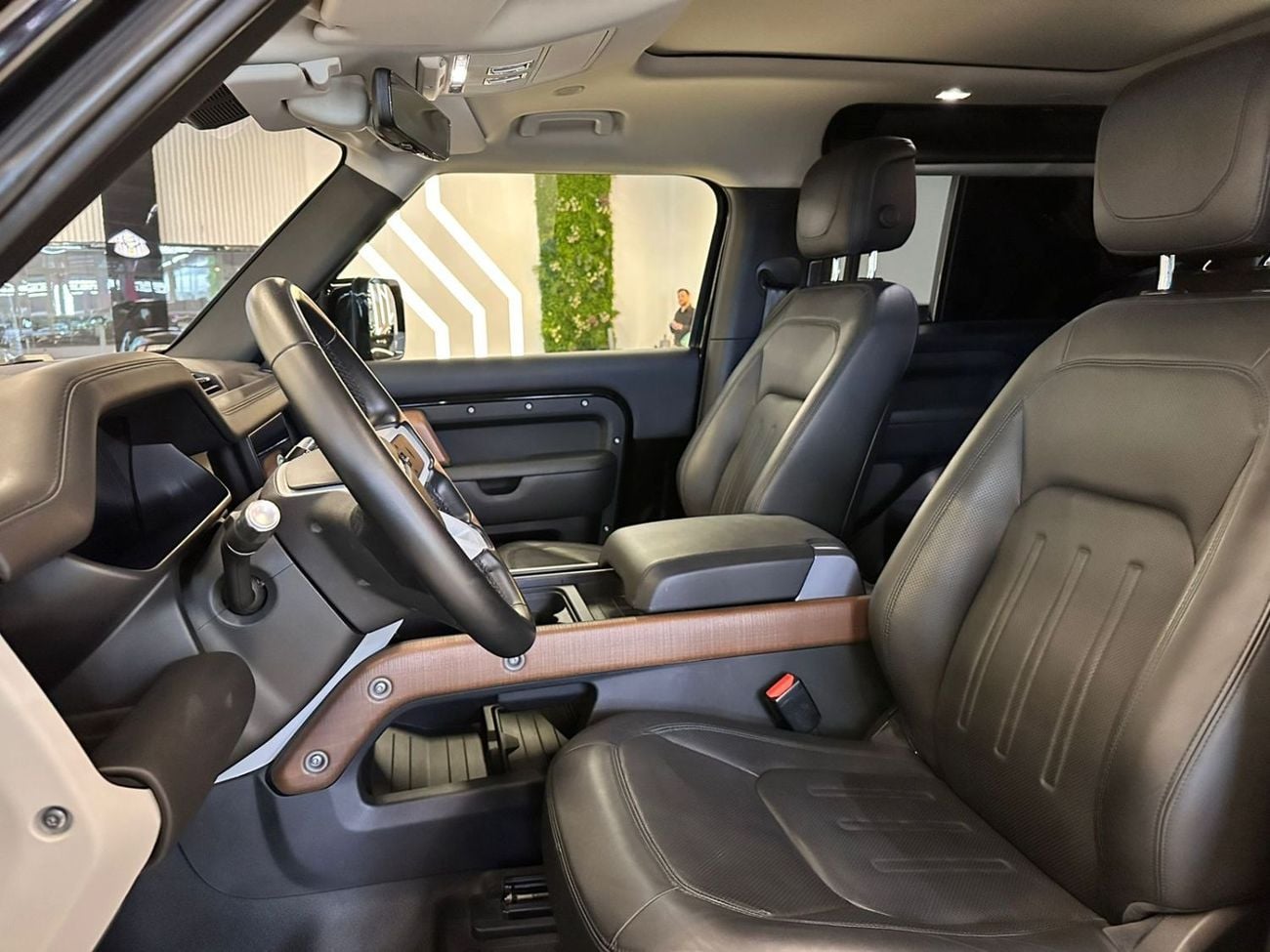 لاند روفر ديفندر P400 90 HSE 3.0L (5 Seater)