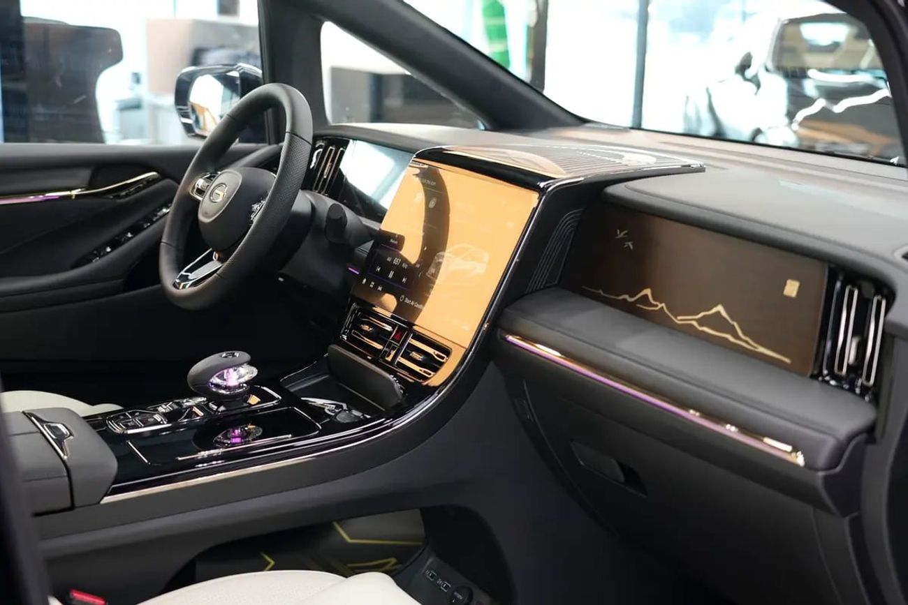 جي إي سي M8 2.0T GX GX Master | GCC 0km | 5 Years Agency Warranty