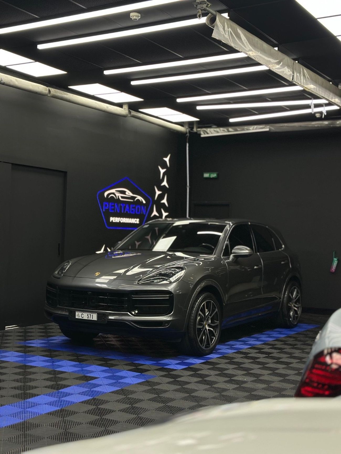 Porsche Cayenne Turbo 4.0L (545 HP)