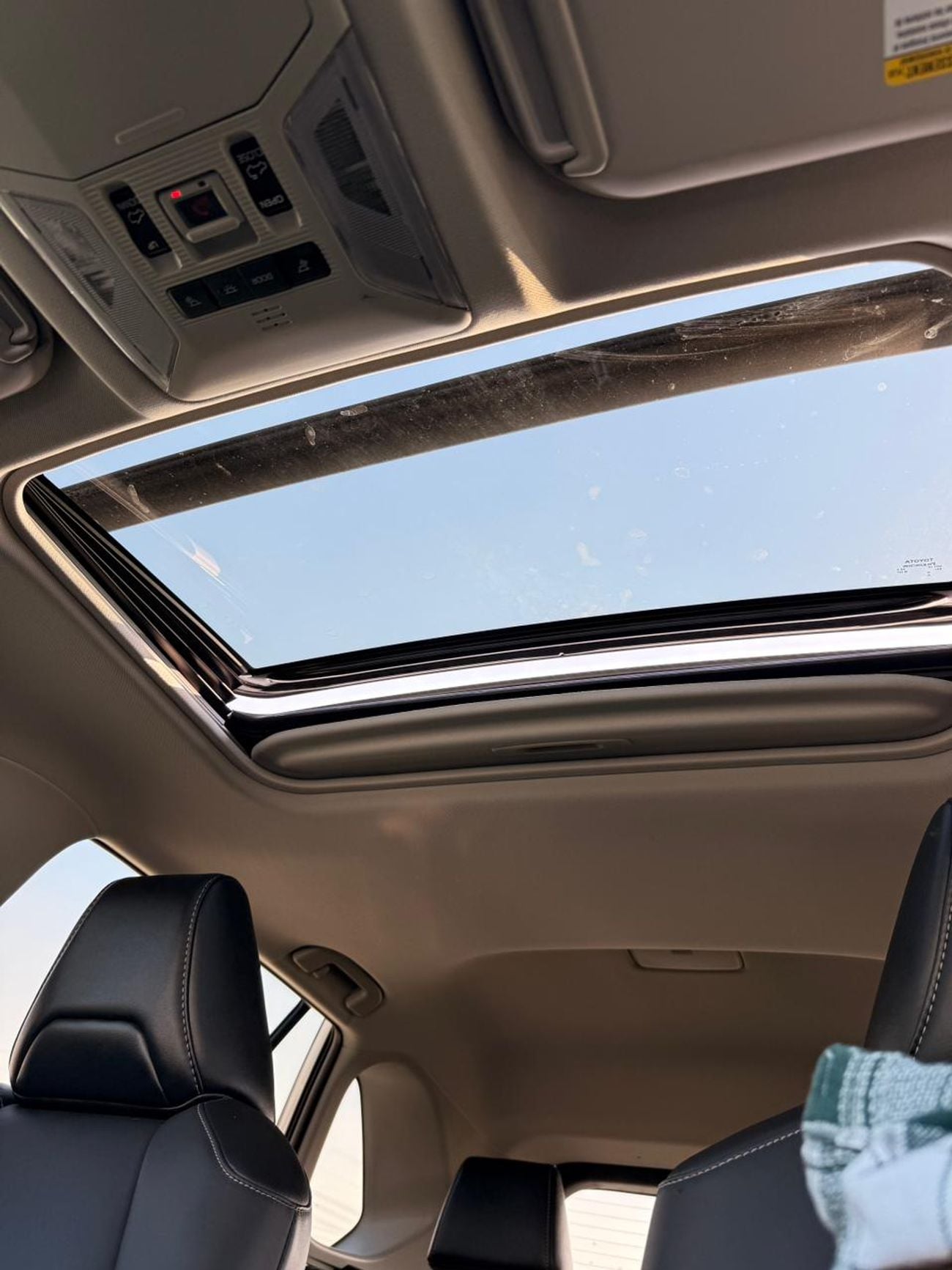 Toyota RAV4 XLE premium 2.5L Full option