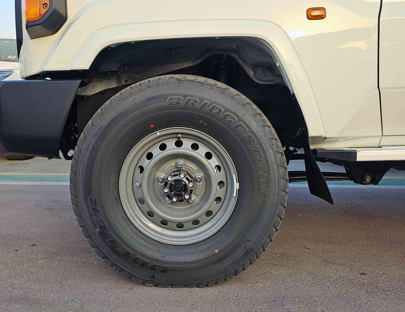 Toyota Land Cruiser Pick Up LC79 STD-E / M/T / DOUBLE CABIN / 2.8L V4 DIESEL / SNORKEL / 4WD (CODE # STD-E)