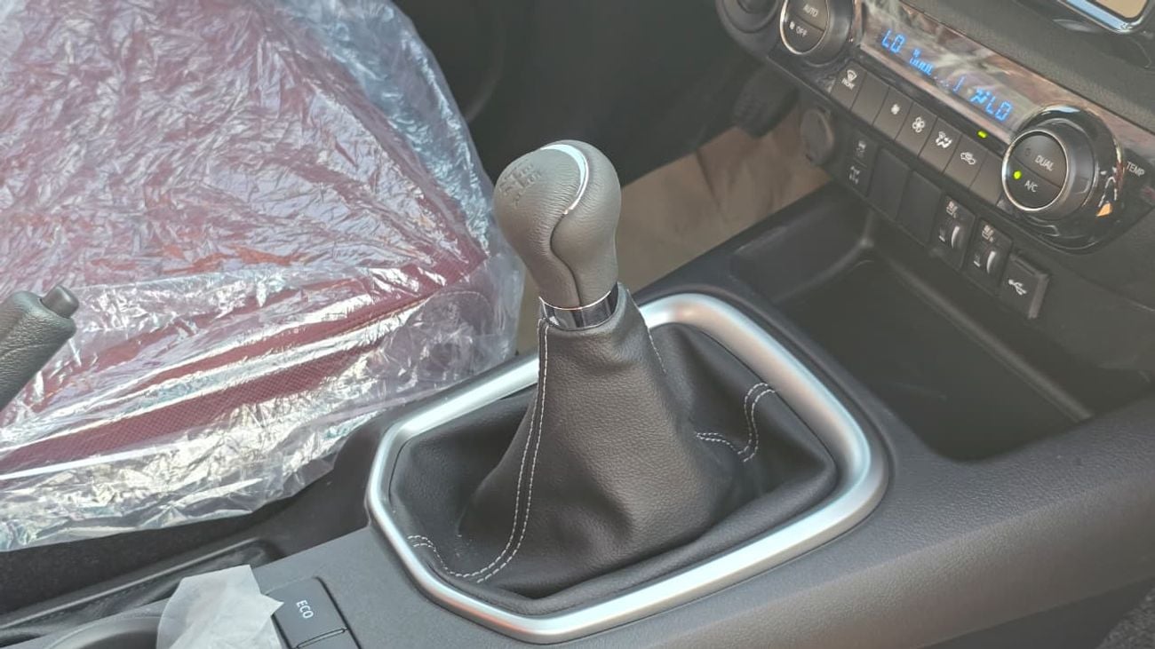 تويوتا هيلوكس S GLX 2.7L AWD M/T